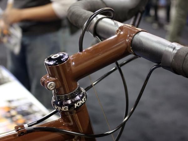 Another popular trend at NAHBS were stems with integrated housing stops for the front brake.