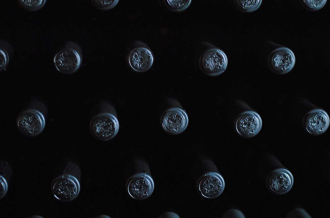 wine thieves throw bottles