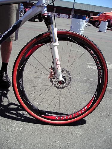 700c carbon Bontrager wheels