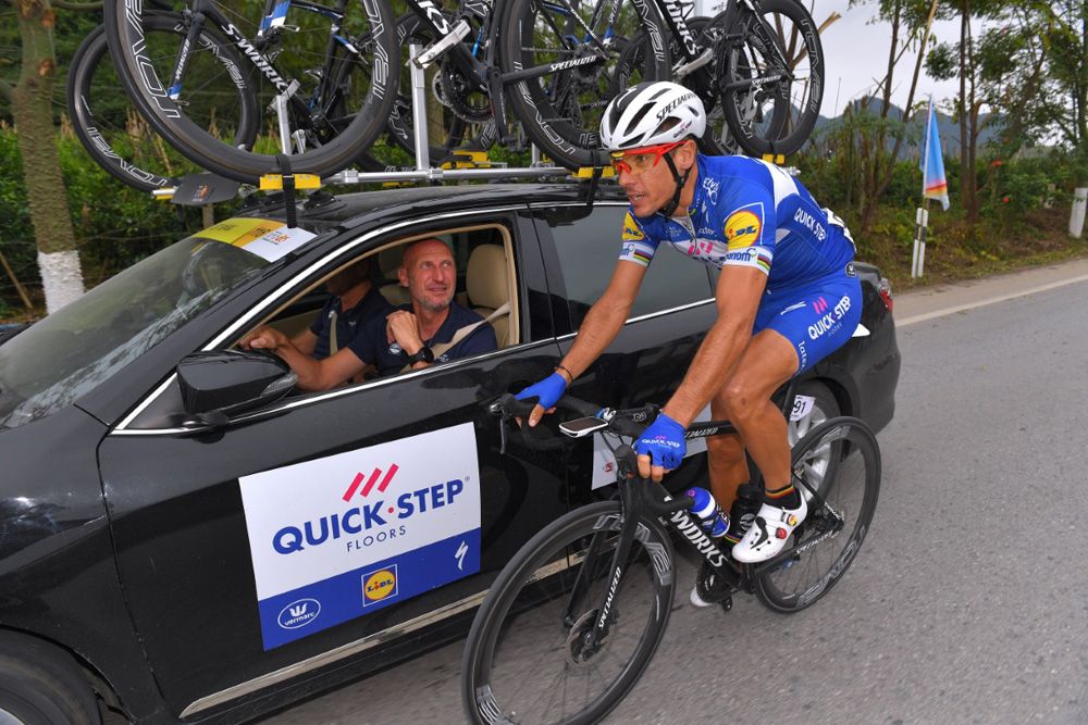 Philippe gilbert (Quick Step Floors) drops back to his team car
