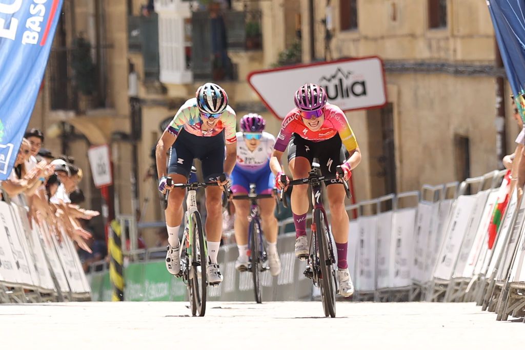 LABASTIDA SPAIN MAY 13 LR Pauliena Rooijakkers of Netherlands and Team CanyonSRAM Racing Kristen Faulkner of United States and Team Bikeexchange Jayco and Demi Vollering of Netherlands and Team SD Worx sprint to win during the 1st Itzulia Women 2022 Stage 1 a 1059km stage from VitoriaGasteiz to Labastida ItzuliaWomen UCIWWT on May 13 2022 in Labastida Spain Photo by Gonzalo Arroyo MorenoGetty Images