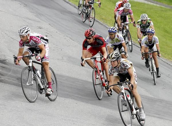 The riders faced rainy conditions for most of the last stage of Tour de Beauce 2010, but the sun finally showed towards the end of the Tour.
