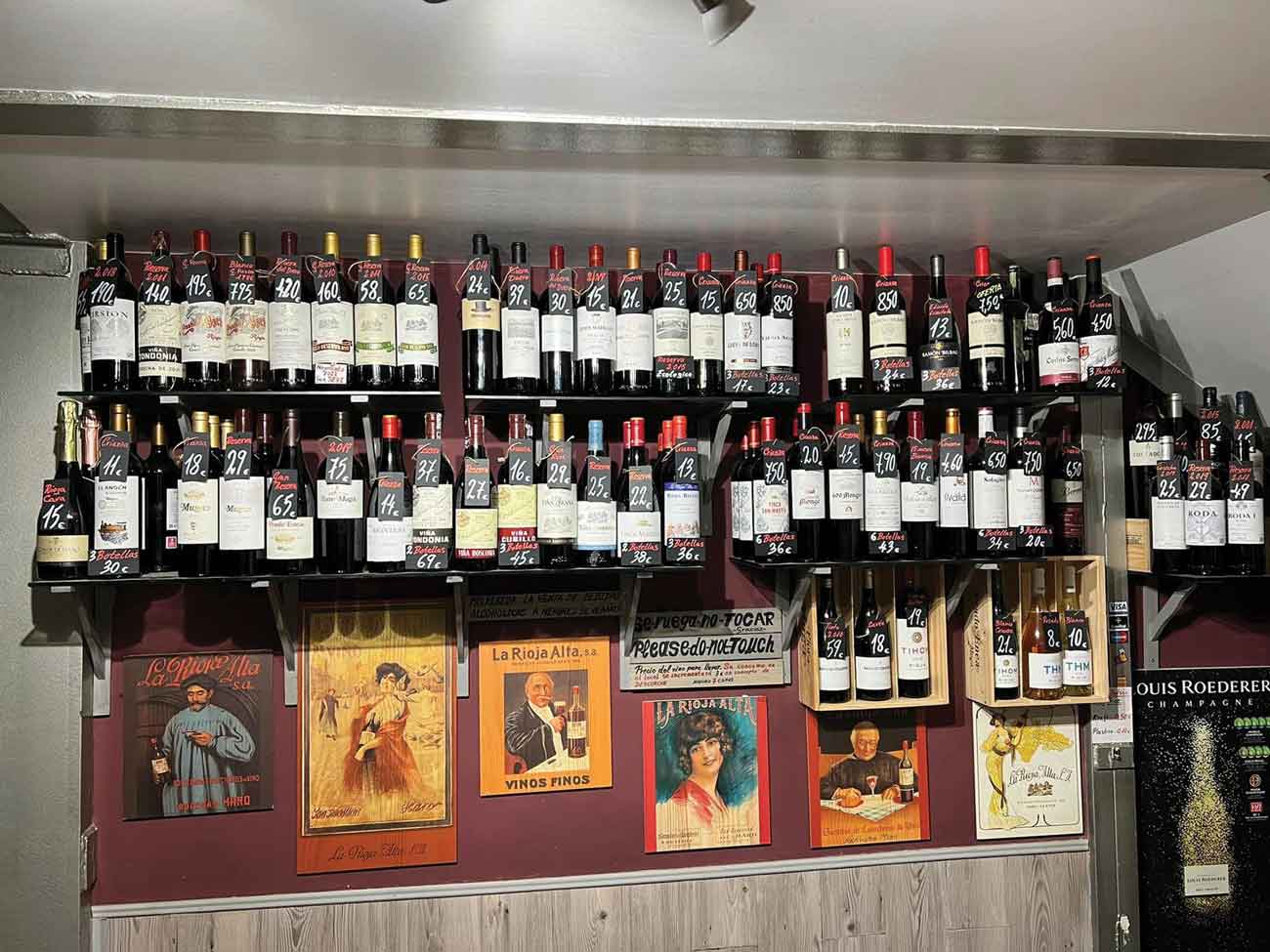 Bottles of wine in Los Paraguas