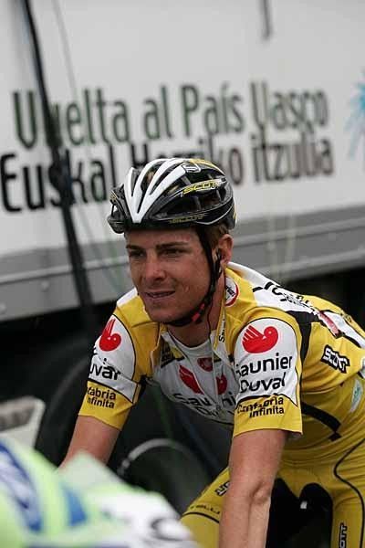 Riccardo Ricco (Saunier Duval) not looking to thrilled with the spring weather.