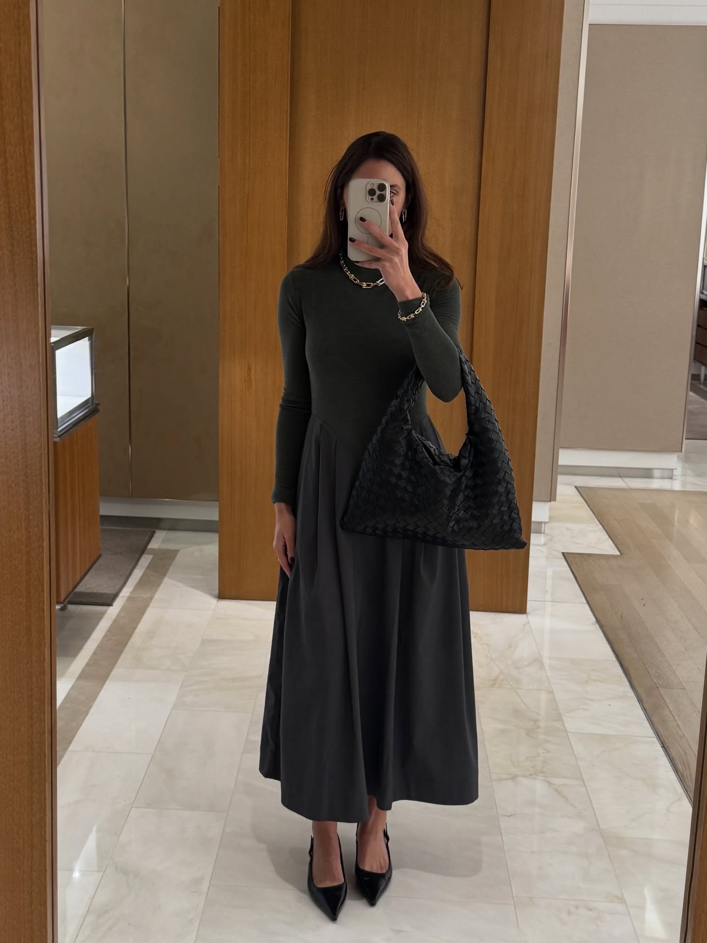 @jen_wonders wearing a winter outfit idea.