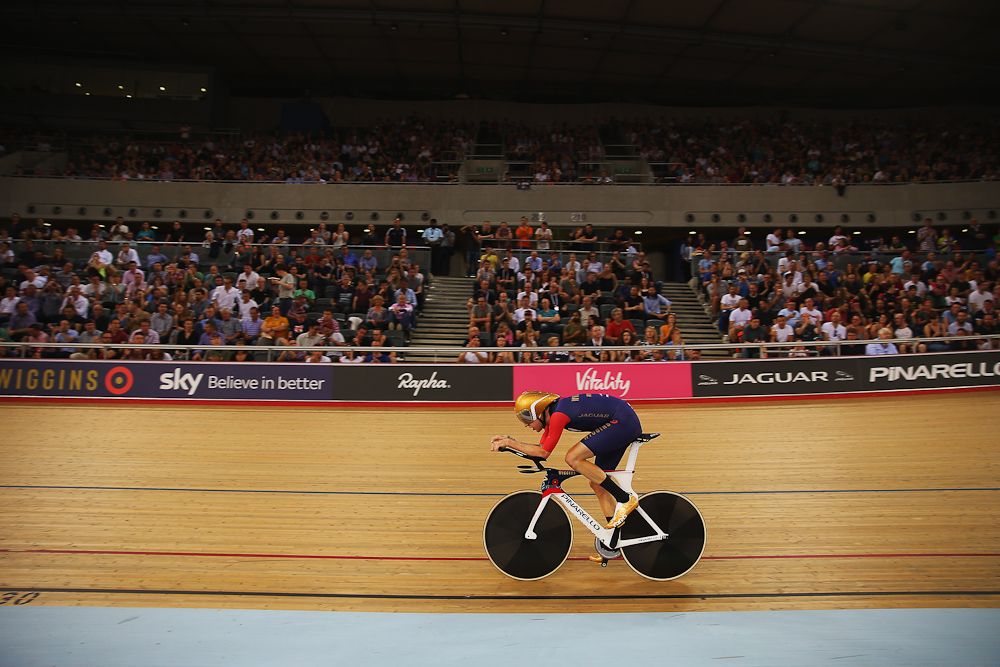 Bradley Wiggins in action on his way to setting a new UCI Hour Record
