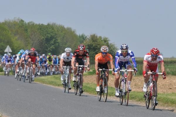 Auge leads Marco Bandiera (Katusha).