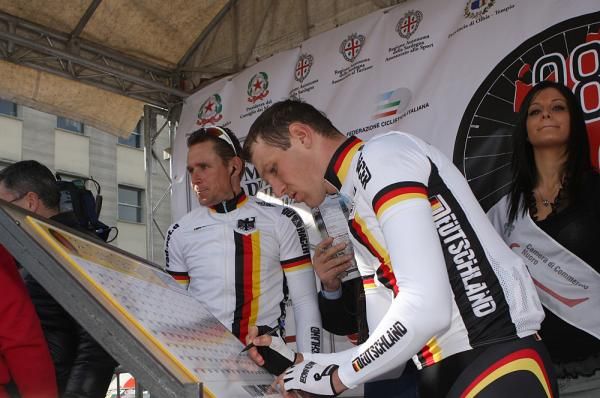 The German national team signs in
