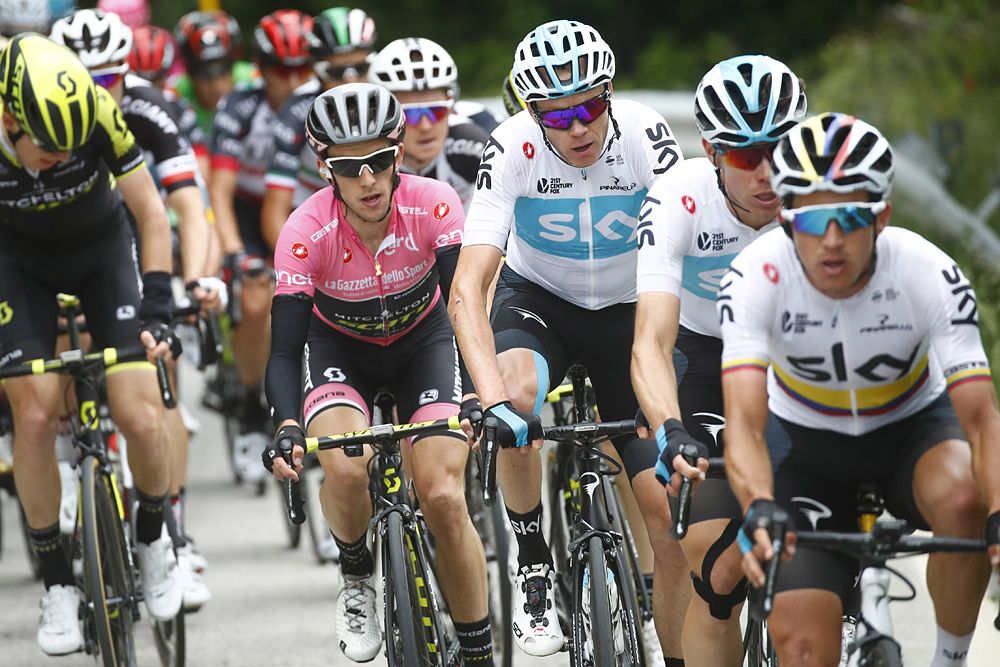 Team Sky's Chris Froome and Mitchelton-Scott's Simon Yates in the maglia rosa