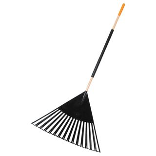 A True Temper 30-in. Clog Free Leaf Rake