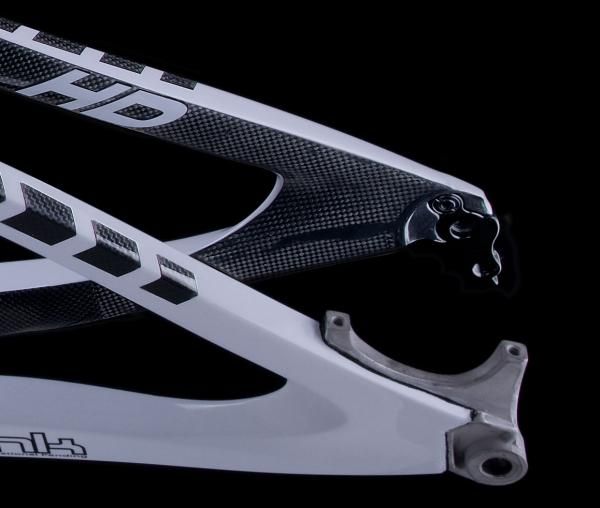 Forged magnesium non-driveside dropouts include integrated post mount disc tabs.