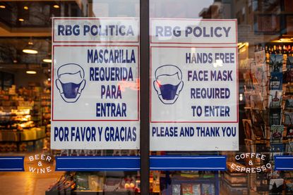 Grocery store's mask requirement sign.