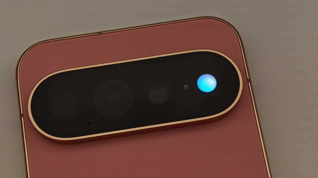 Pixel 11 Pro and Pro XL HiLight LED.
