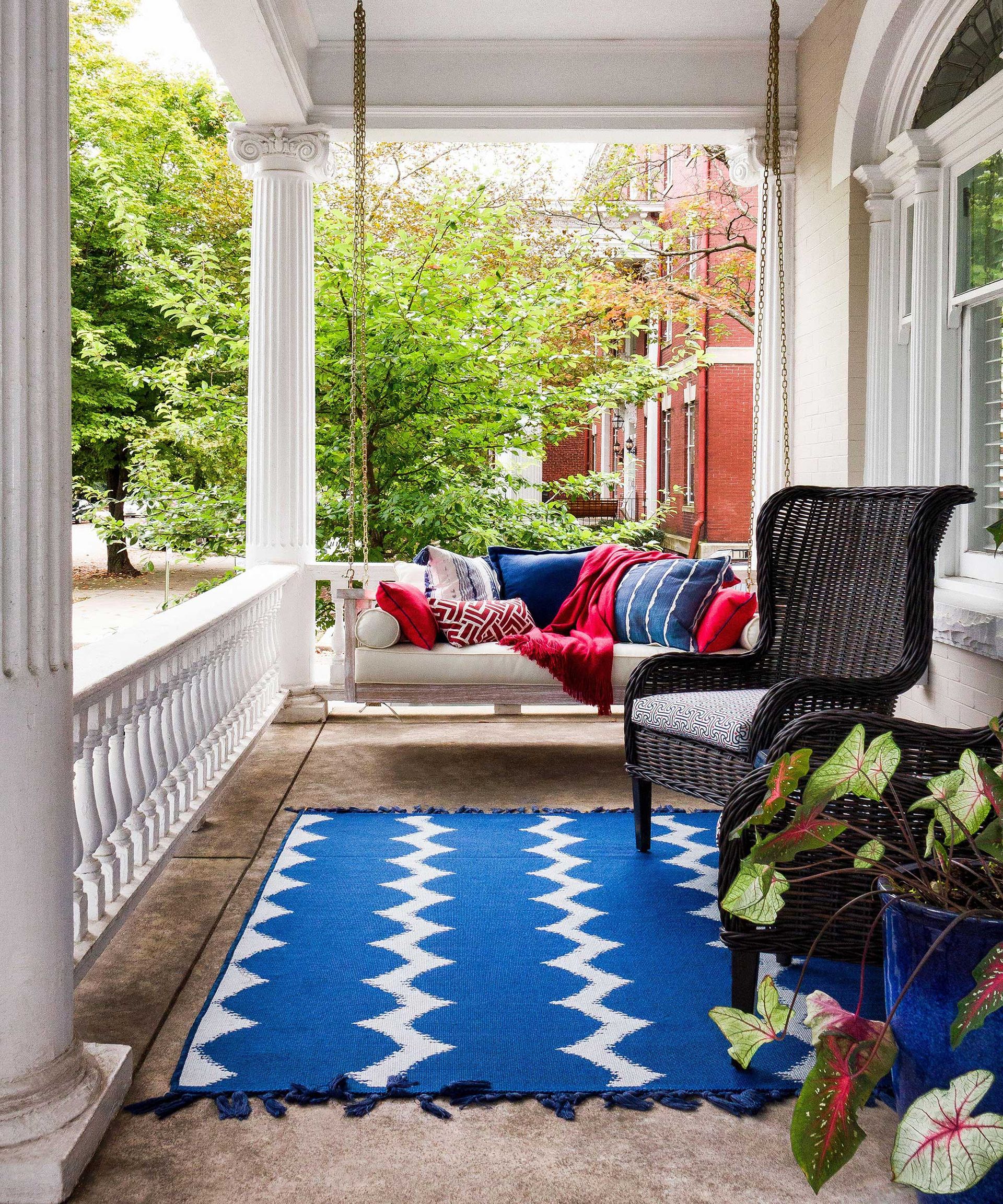 Front porch furniture ideas 11 chic setups Gardeningetc