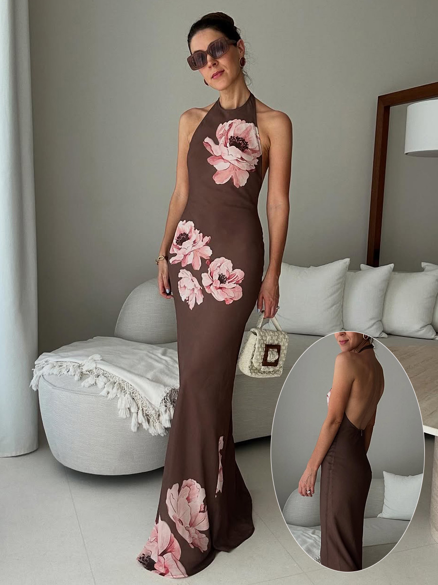 La rédactrice de mode, Judith Jones, portant une robe fleurie de Sau Lee