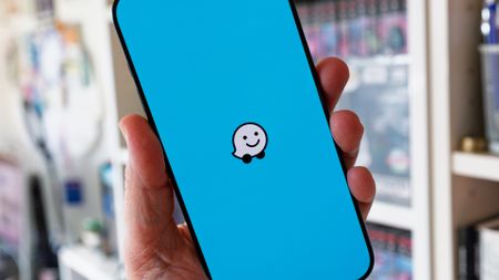 Waze on iPhone 16 Pro Max