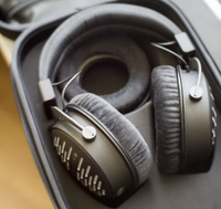 Bowers & Wilkins PX7 S2 review: great sound with style - The Verge