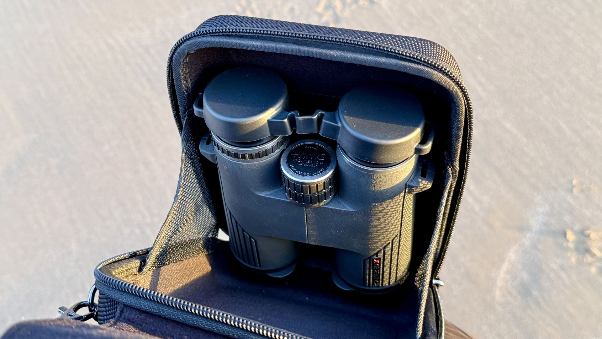 Hawke Frontier ED X 8x42 in their carry case