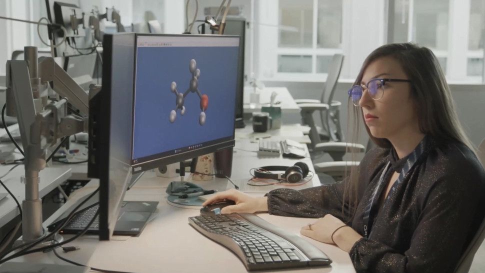 A Microsoft scientist working with the Azure Quantum Elements platform.