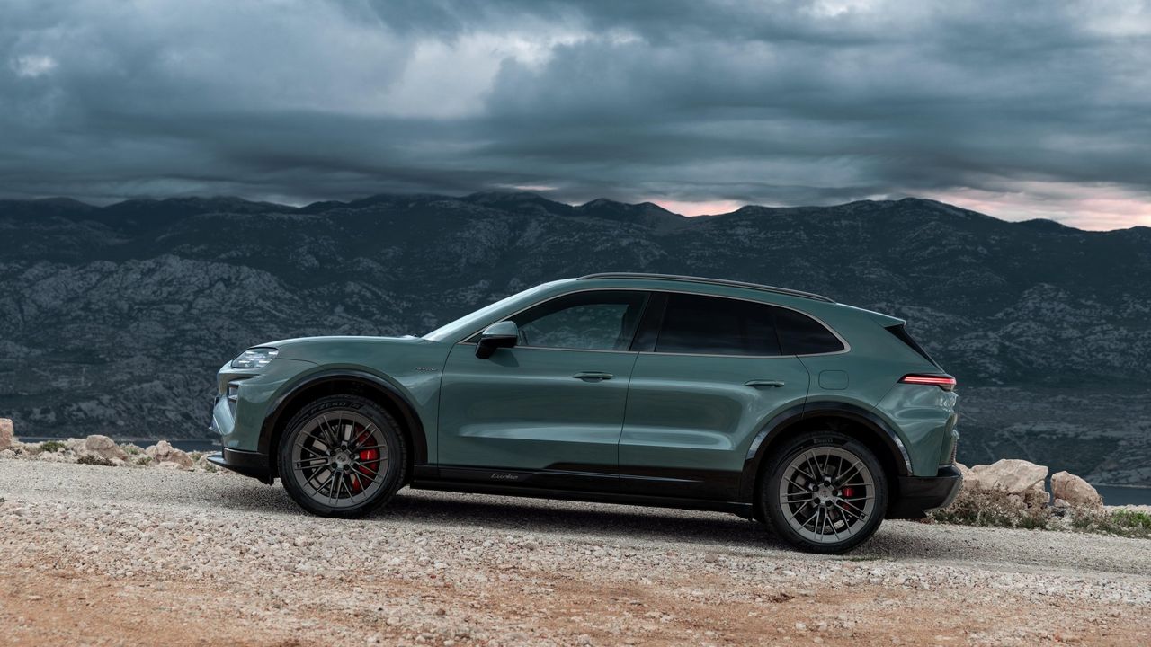 Exploring the limits of the new Porsche Cayenne Electric in Spain