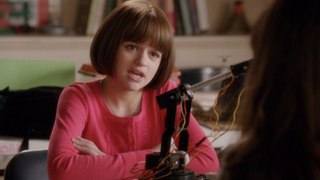 Joey King being sassy in New Girl