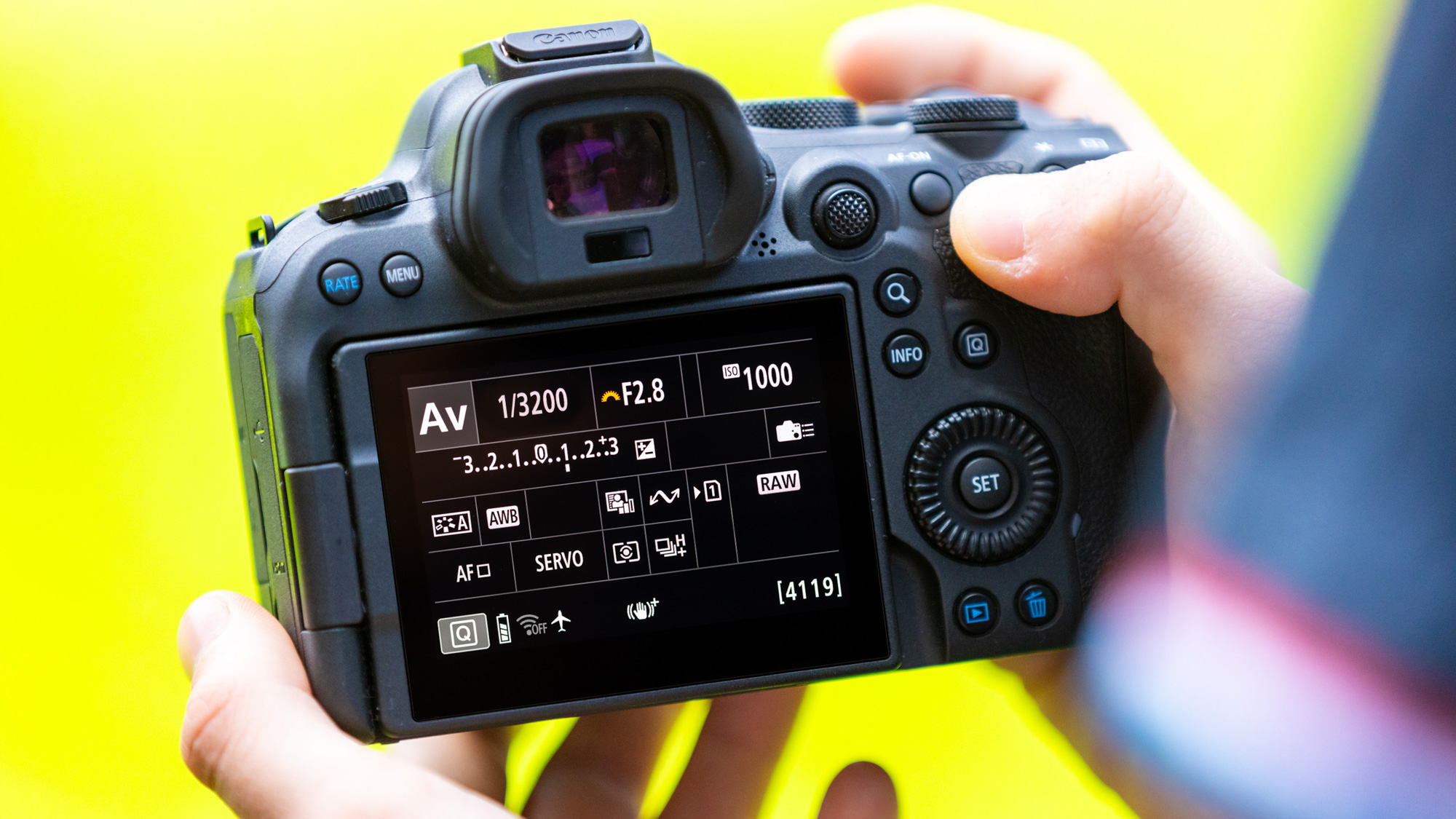 The back of a Canon EOS R5 showing settings of 1/3200 sec shutter speed, aperture f/2.8 and ISO of 1000