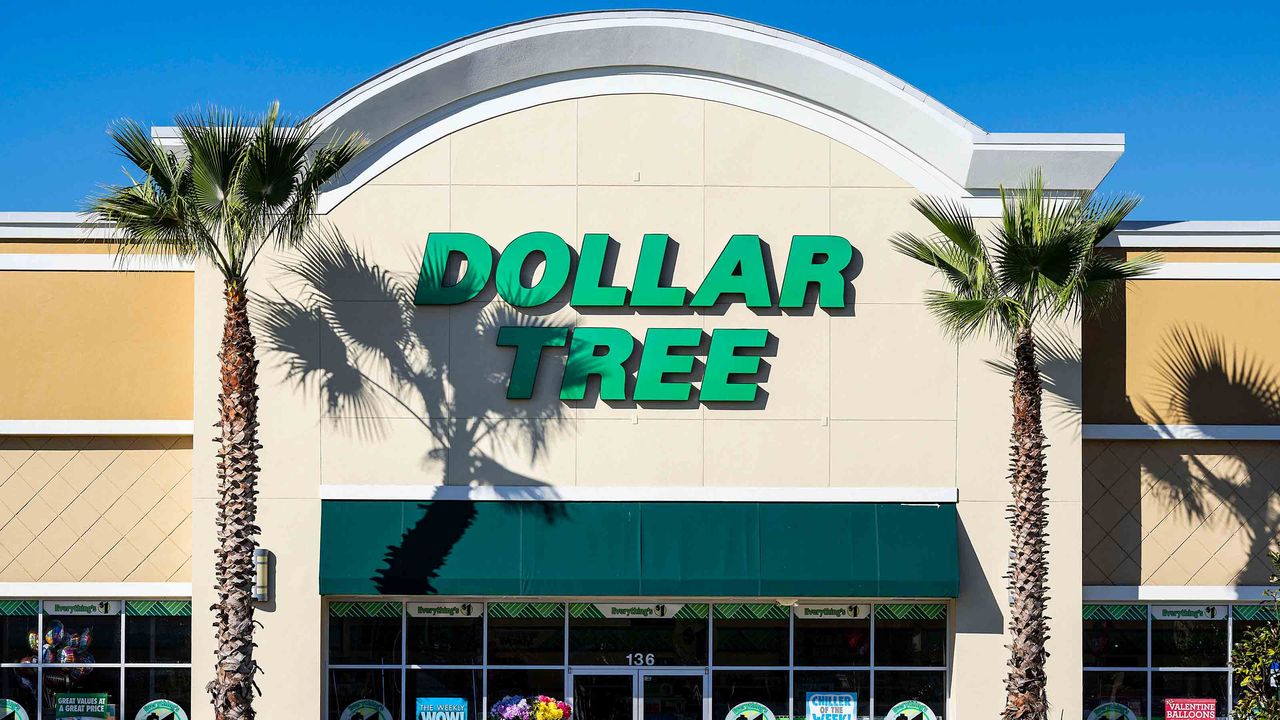 Dollar Tree store exterior and sign.