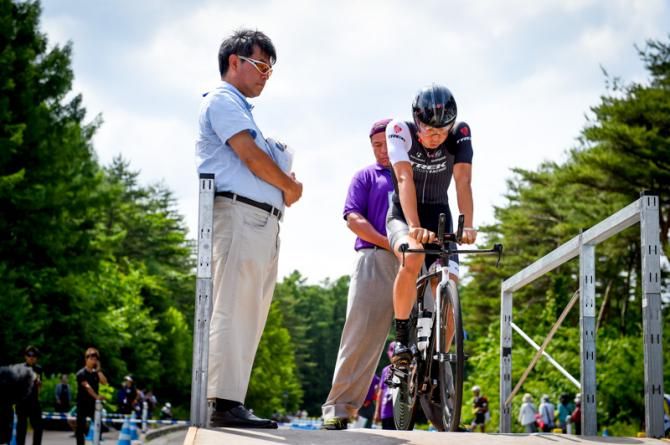 Fumiyuki Beppu (Trek Factory Racing) at the start line