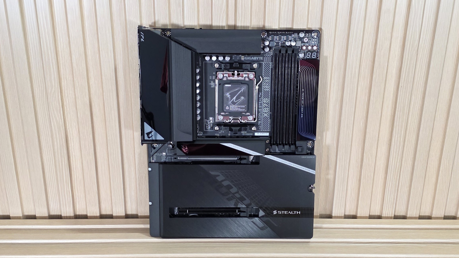 Gigabyte X870 Aorus Stealth - Images