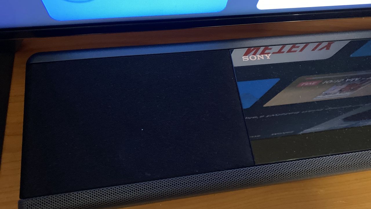 The Sony HT-A7000 Soundbar underneath a Sony TV.