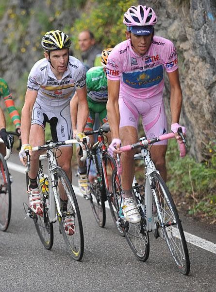 Ricco' prepares to make his move as Contador tries to pull back Di Luca himself.