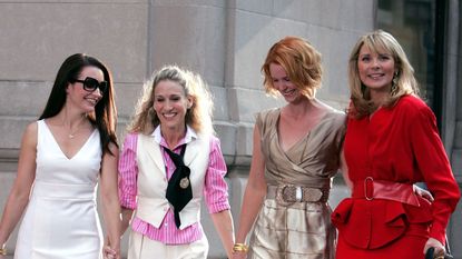 NEW YORK - SEPTEMBER 21: Actresses Kristin Davis, Sarah Jessica Parker, Cynthia Nixon and Kim Cattrall on the set of "Sex In The City: The Movie" in New York City on September 21, 2007. (Photo by James Devaney/WireImage)