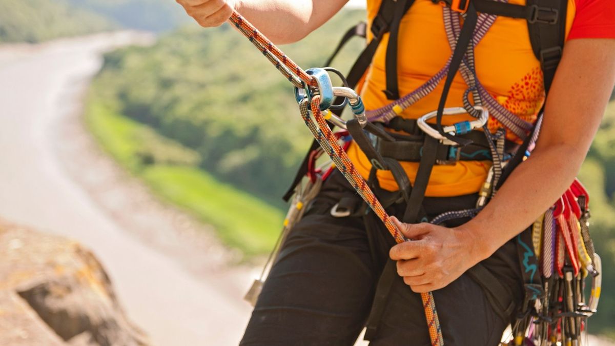 How to choose a climbing harness for protection and comfort Advnture