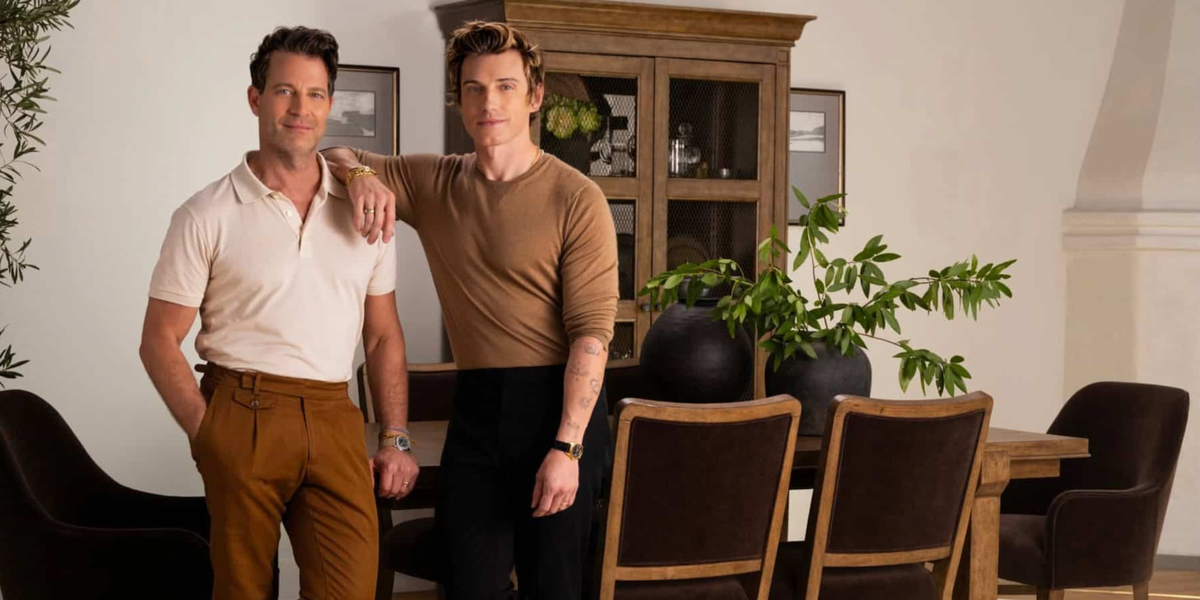 การทำงานร่วมกันเฟอร์นิเจอร์ล่าสุดของ Nate Berkus และ Jeremiah Brent ได้รับแรงบันดาลใจจากภาพยนตร์ยุค 90 ที่น่าประหลาดใจ