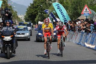 Daryl Impey finishes the Tour of Turkey after a violent crash with Theo Bos (Rabobank).