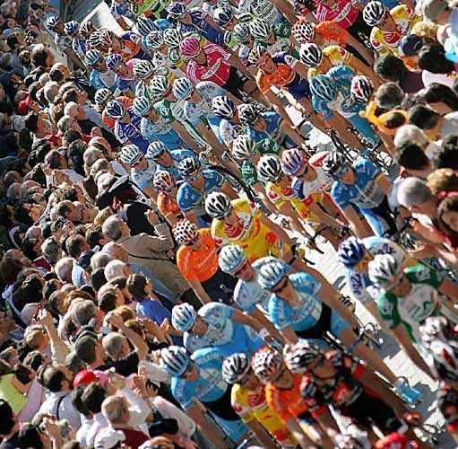 The peloton rolls out of Francavilla Al Mare, headed for Termoli
