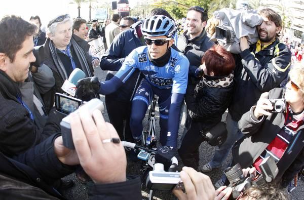 Eye of the storm. Alberto Contador (Saxo Bank) before the start.