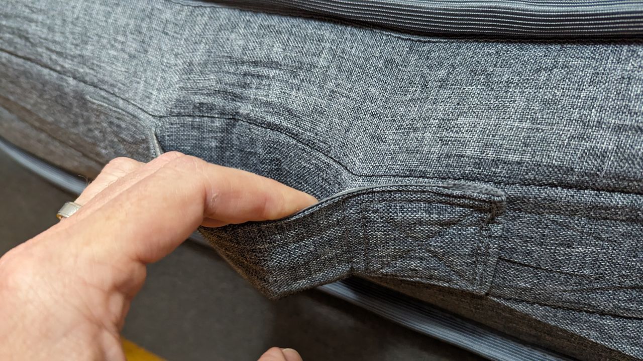 Handles on the Eva Comfort Classic mattress