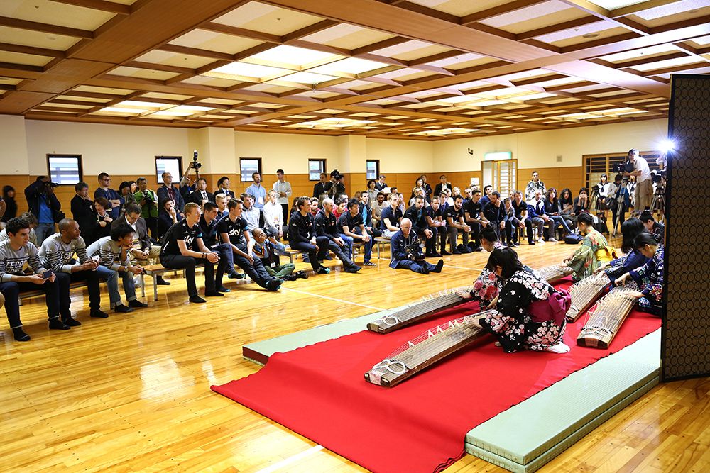 Riders and media are treated to a traditional Japanese harp performance