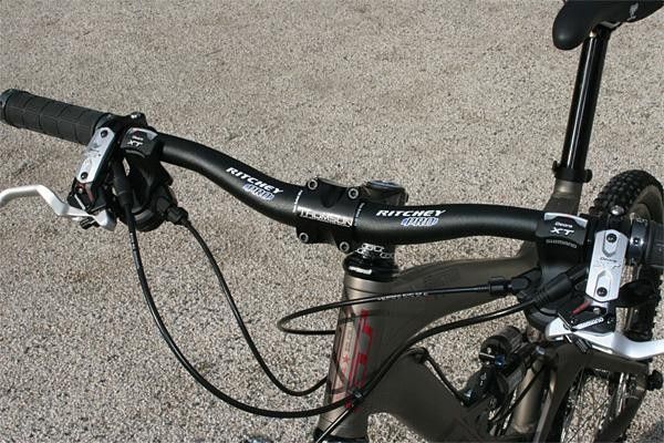 Top-shelf brand-name components such as Ritchey and Thomson receive heavy use throughout the line.