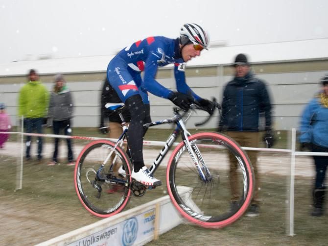 Bunny hopping the barriers, Jeremy Powers continues his smooth riding