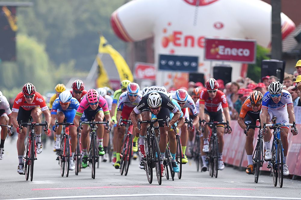 Tom Boonen (Etixx-Quickstep) comes up the middle to win stage 3