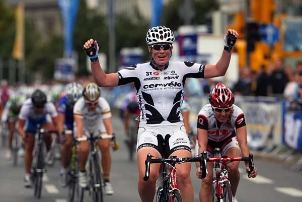 Kirsten Wild (Cervelo Test Team) wins ahead of Rochelle Gilmore (Lotto Belisol) and Ina-Yoko Teutenberg (Team Columbia-HTC).