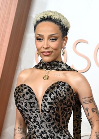 doja cat wears a leopard print strapless gown to the 2025 oscars