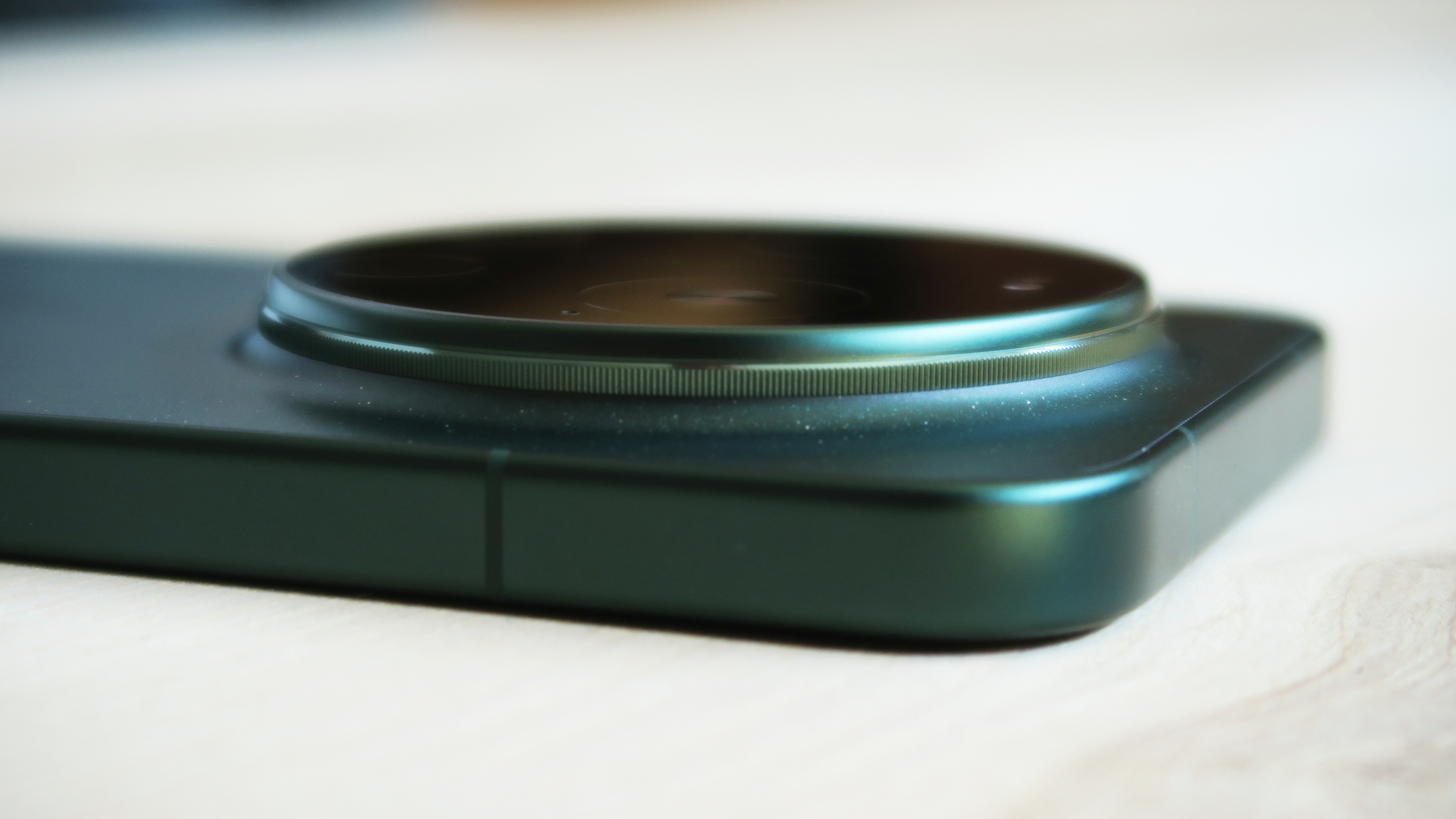 Xiaomi 17 Ultra review knurled ring