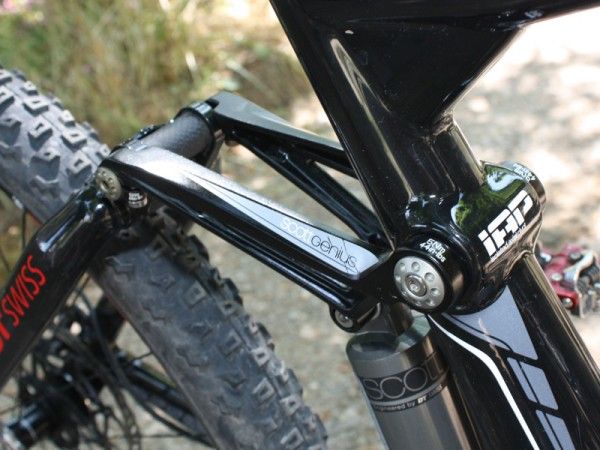 Aluminum is used sparingly on the Scott Genius frame such as on these upper links.