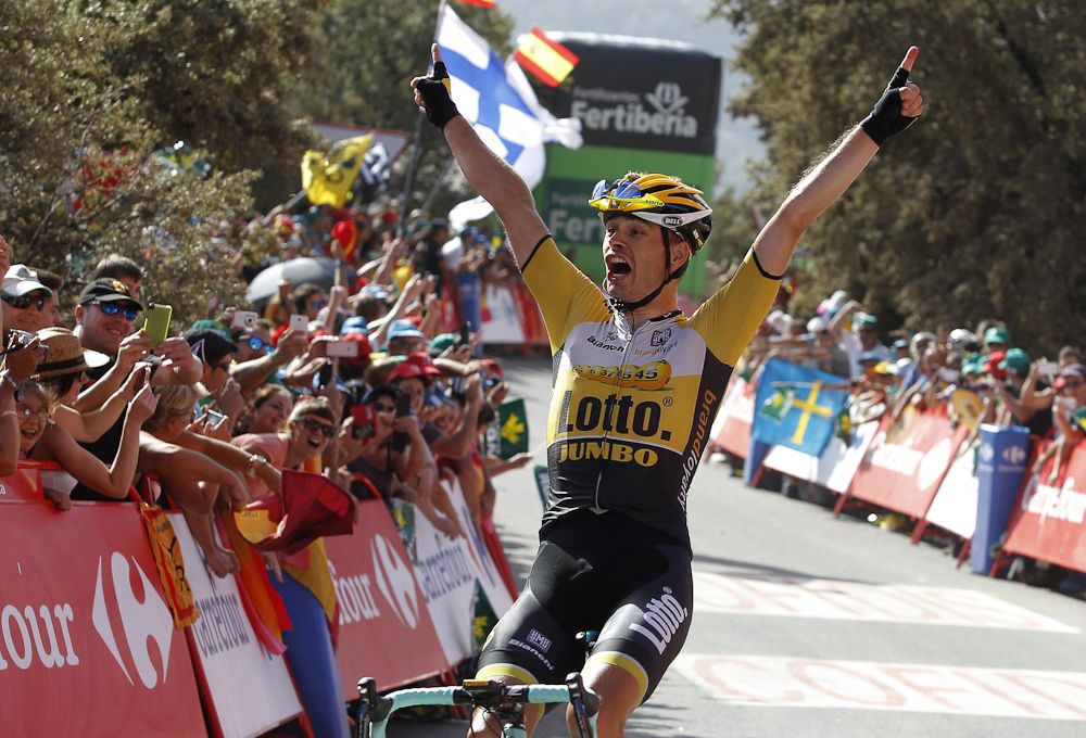 Bert-Jan Lindeman solos across the line to win stage 7 at the 2015 Vuelta a Espana.