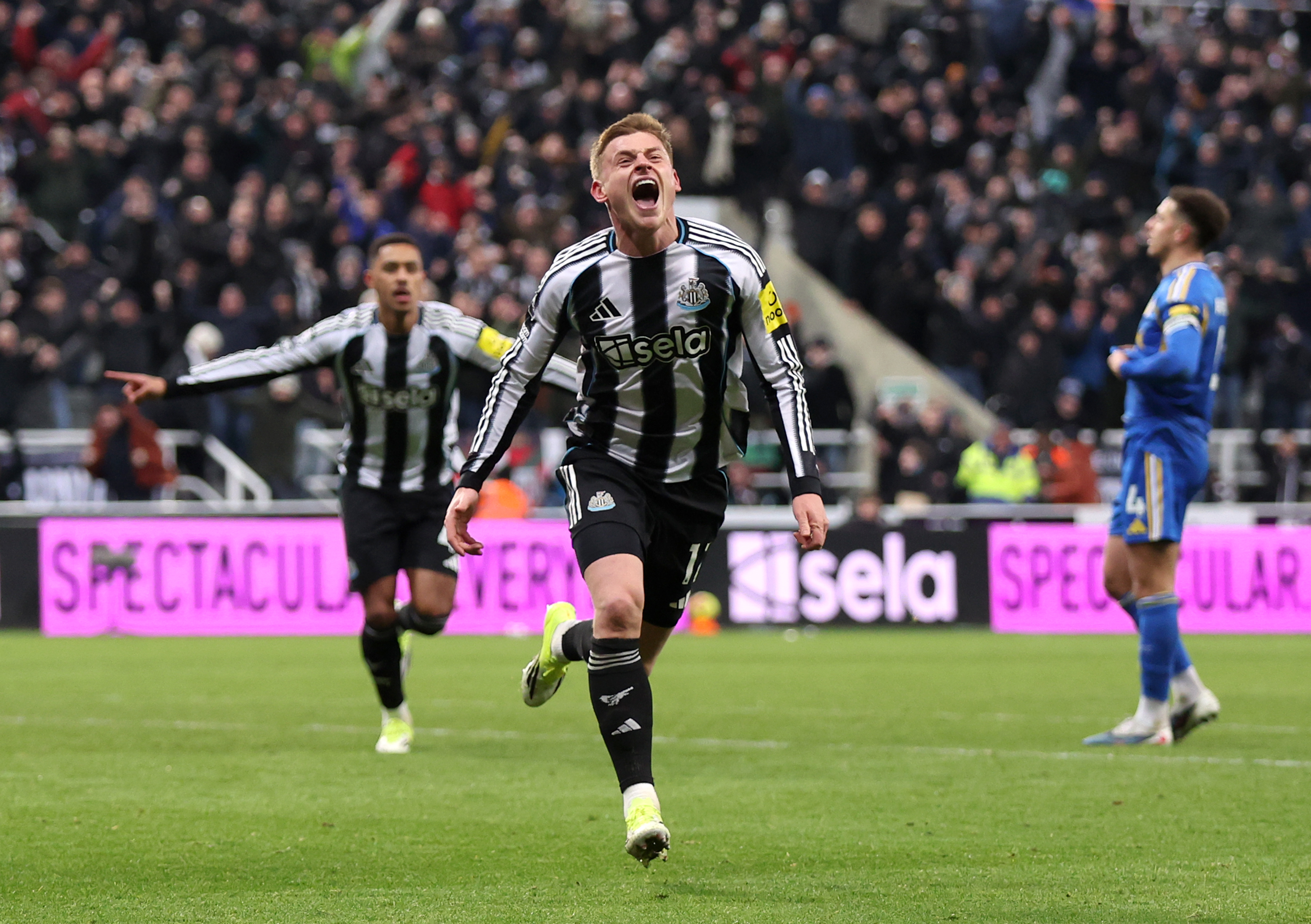 NEWCASTLE UPON TYNE, ENGLAND - JANUARY 07: Harvey Barnes of Newcastle United celebrates scoring his team&amp;amp;apos;s fourth goal during the Premier League match between Newcastle United and Leeds United at St James&amp;amp;apos; Park on January 07, 2026 in Newcastle upon Tyne, England. (Photo by George Wood/Getty Images)