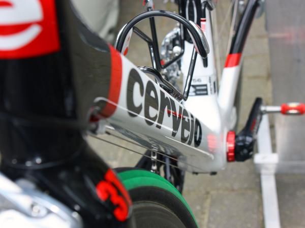 The down tube bears Cerv&eacute;lo's trademark 'Squoval' shape.