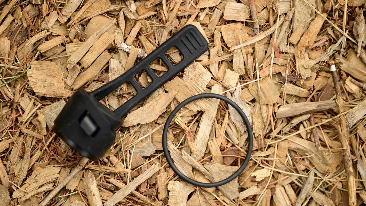 Bryton Gardia R300L mount vs a rubber band